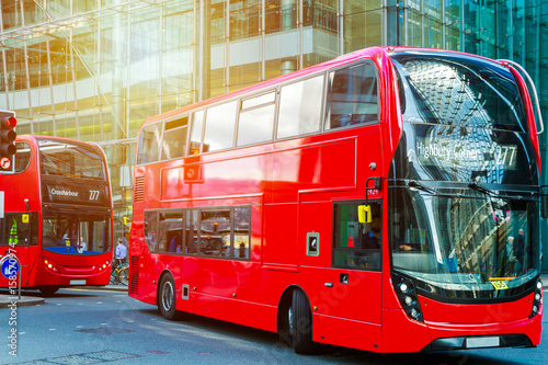 Cuadros en Lienzo Famous Red Double Decker Bus in Canary Wharf District. London, UK