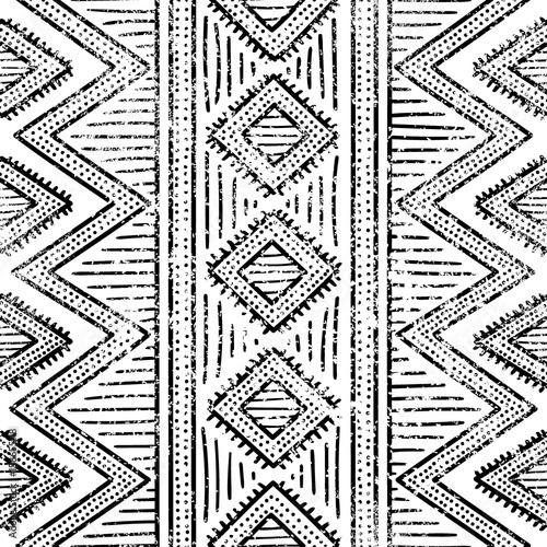 Stoffe zum Nähen Nahtlose geometrische Muster. Drucken Sie für Ihre Textilien. Ethnische und Stammes-Motive. Schwarz / weiß Ornament. Grunge Texturen.