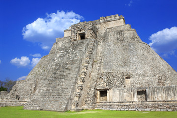 Canvas Print - Pyramid of the Magician, Uxmal, Yucatan, Mexico