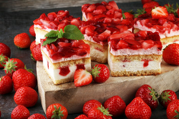 Wall Mural - strawberry cake and many fresh strawberries on grey background