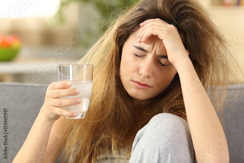 Fotomural Teen suffering head ache at home