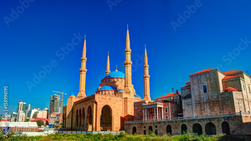 Cuadros en Lienzo Exterior view to Mohammad Al-Amin Mosque in Beirut, Lebanon