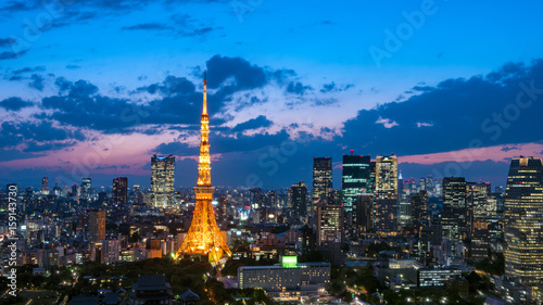 Fototapeta na szkło Wieczorny widok z Tokio Tower i centrum Tokio