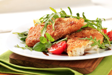 Canvas Print - Fried fish and fresh salad