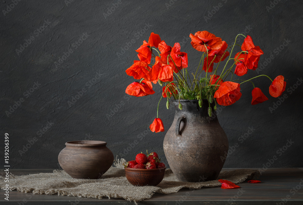 Obraz na płótnie Still life in a rustic style: potteries, strawberry and a bouquet of red poppies w salonie