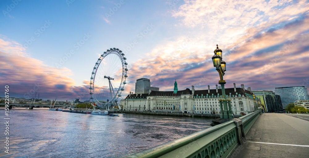 South Bank of the River Thames at sunrise in London, England. - obrazy, fototapety, plakaty 