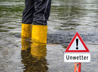 Gummistiefel Schild Achtung Unwetter