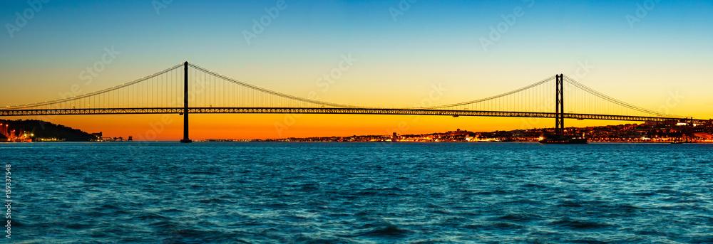 Most 25 kwietnia w lizbonie panorama - obrazy, fototapety, plakaty 
