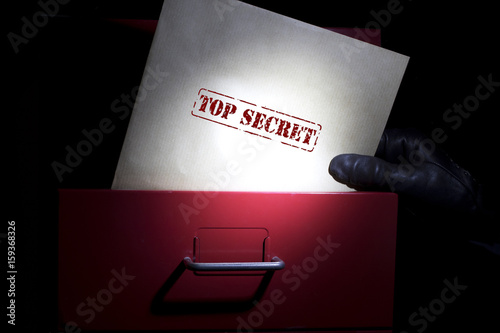 Fotomural Looking for top secret documents in a dark.