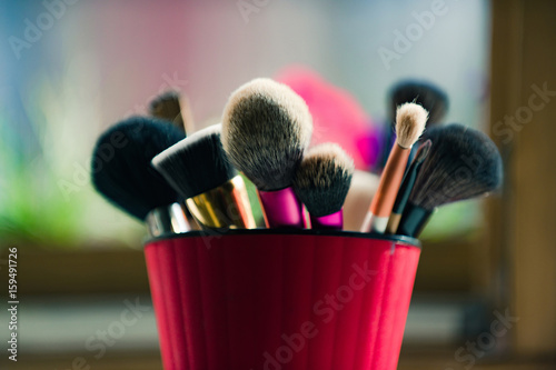 Cuadros en Lienzo brush for fashionable makeup or cosmetic in pink cup