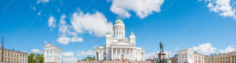 Obraz na płótnie Dom von Helsinki (Helsingin tuomiokirkko / Suurkirkko) und Alexander II Denkmal  Uusimaa Finnland w salonie