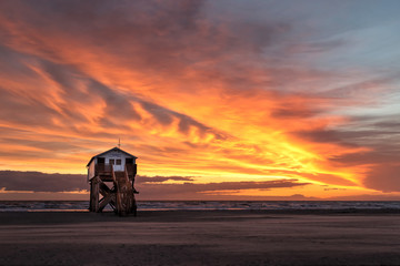 Wall Mural - St. Peter Ording Pfahlbauten im Sonnenuntergang