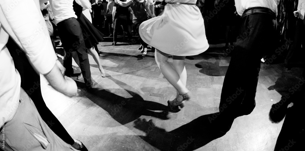 Ballare alla festa di musica swing - obrazy, fototapety, plakaty 