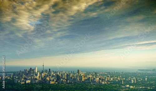 Zdjęcie XXL Podwyższony widok budynki i skyscape przy dniem, Toronto, Ontario, Kanada.
