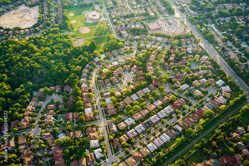 Cuadros en Lienzo Aerial view of houses in residential suburb, Toronto, Ontario, Canada