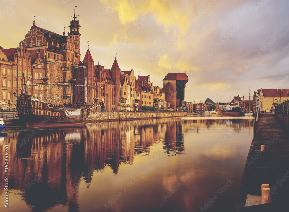colorful gothic facades of the old town in Gdansk, Poland, on sunset - obrazy, fototapety, plakaty 