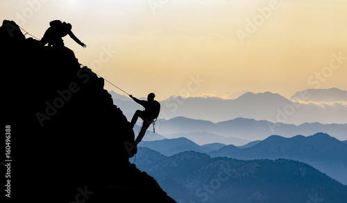 Cuadros en Lienzo mysterious exploration and ascent in the mountains