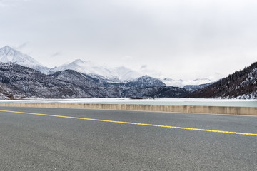 Wall Mural - empty road in tibetan plateau