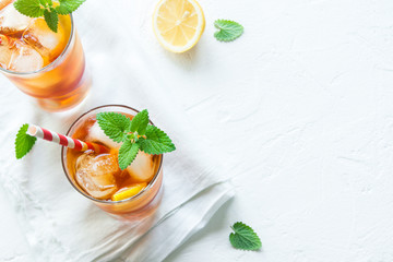 Wall Mural - Iced tea with lemon and mint