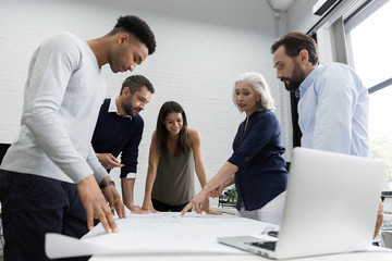 Wall Mural - Group of business people discussing financial plan