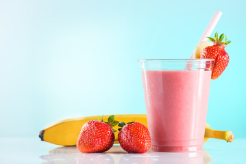 Canvas Print - fresh strawberry smoothie