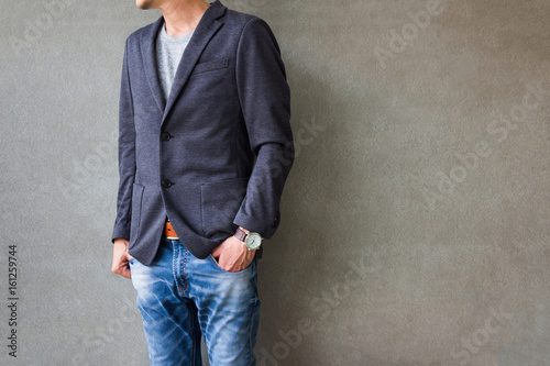 Cuadros en Lienzo Businessman with casual suit outfits standing over gray grunge background with s
