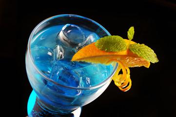 Wall Mural - blue cocktail with ice and orange