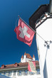 Thun, Schweiz. Schweizer Flagge mit Schloss