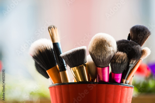 Cuadros en Lienzo professional brush for fashionable makeup or cosmetic in pink cup