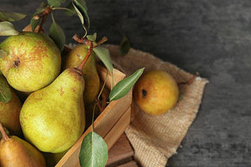 Wall Mural - Fresh pears in crate on grey background
