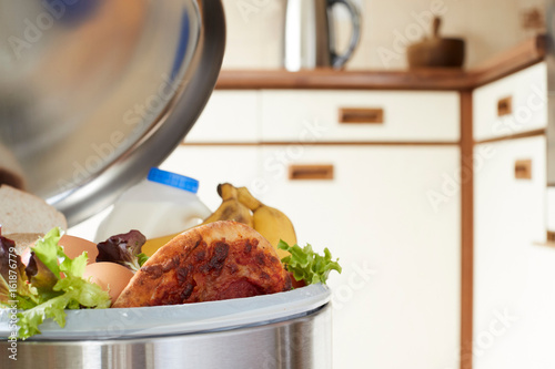 Valokuva Fresh Food In Garbage Can To Illustrate Waste