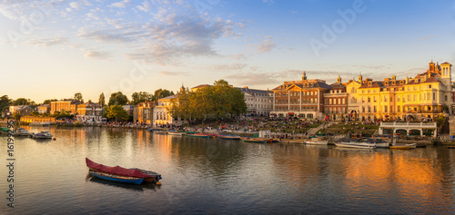 Fotografía Richmond Riverside on a Summers Evening, London, UK
