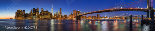 panoramiczny-nocny-widok-z-brzegu-rzeki-east-na-dzielnice-finansowa-na-manhattanie
