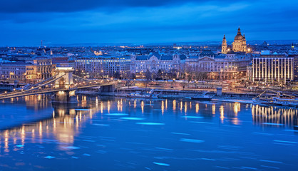 Wall Mural - Sunset over the Hungarian Parliament in Budapest, Hungary