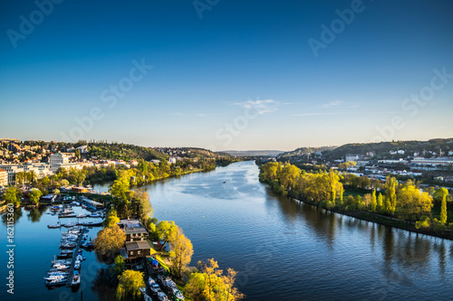 500_F_162115360_hN2ptj99cU4iA22LE8MUB1LOj5rYzoGX.jpg