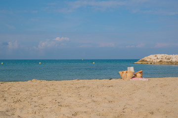 Mer Méditerranée. La plage de sable.