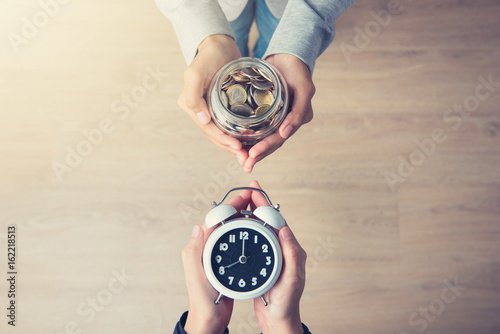 Fotografía Hands holding money exchanging with time