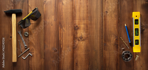 Zdjęcie XXL narzędzia budowlane na drewnianym tle