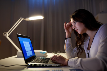 Wall Mural - businesswoman with laptop at night office