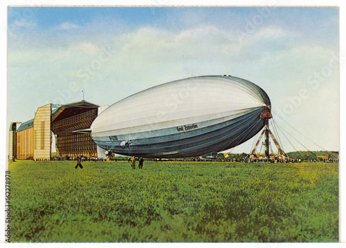 Cuadros en Lienzo Zeppelin LZ 130 - Postcard. Date: 1938