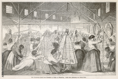 Fotografía Crinoline Manufacture. Date: 1863