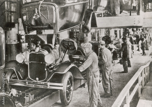 Fotografía Ford Assembly Line 1929. Date: 1929