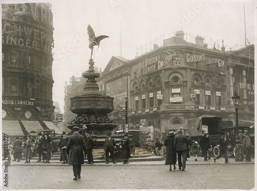 Cuadros en Lienzo Piccadilly Circus - 1925. Date: 1925