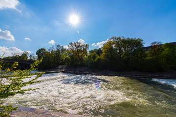 Wall Mural - An dem Fluss Isar, München, Deutschland