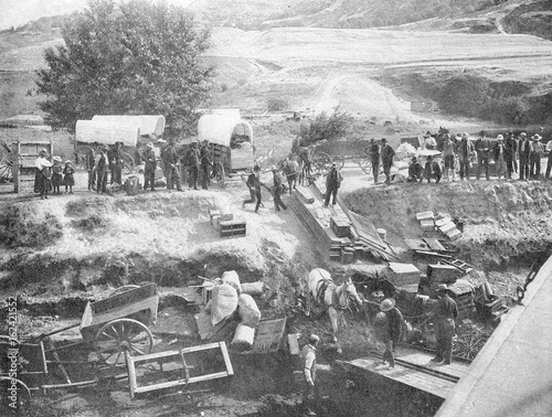 Fotografía American settlers cross the Oregon region. Date: 1900