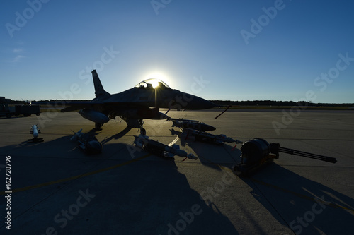 Zdjęcie XXL Myśliwiec na pasie startowym