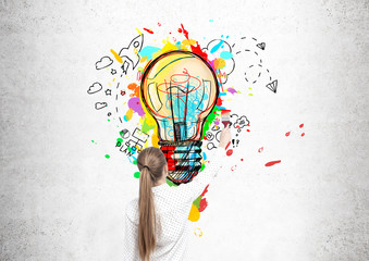 Poster - blond woman drawing a light bulb