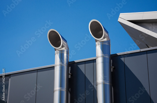 Fotografija Lüftungsrohre aus Edelstahl – Lüftungstechnik Kältetechnik Klimatechnik mit mode