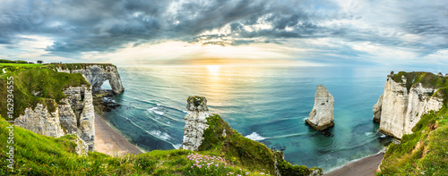 Cuadros en Lienzo Sunset Panorama in Etretat/France