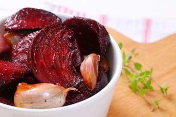 Wall Mural - baked beetroot and garlic